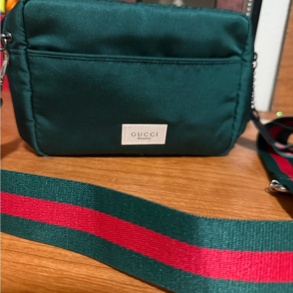 Gucci pouch to bag - Picture 2 of 8